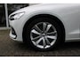 Volvo V60 B3 Automaat Business Pro | Adaptieve Cruise Control Met Pilot Assist | BLIS Dodehoekdetectie | Apple Carplay/Android Auto | Electronic Climate Control | DAB+ | Keyless Entry | Elektrische Achterklep | 17" Lichtmetalen Velgen | Park Assist Achter