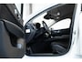 Volvo V60 B3 Automaat Business Pro | Adaptieve Cruise Control Met Pilot Assist | BLIS Dodehoekdetectie | Apple Carplay/Android Auto | Electronic Climate Control | DAB+ | Keyless Entry | Elektrische Achterklep | 17" Lichtmetalen Velgen | Park Assist Achter