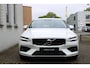 Volvo V60 B3 Automaat Business Pro | Adaptieve Cruise Control Met Pilot Assist | BLIS Dodehoekdetectie | Apple Carplay/Android Auto | Electronic Climate Control | DAB+ | Keyless Entry | Elektrische Achterklep | 17" Lichtmetalen Velgen | Park Assist Achter