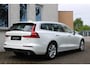 Volvo V60 B3 Automaat Business Pro | Adaptieve Cruise Control Met Pilot Assist | BLIS Dodehoekdetectie | Apple Carplay/Android Auto | Electronic Climate Control | DAB+ | Keyless Entry | Elektrische Achterklep | 17" Lichtmetalen Velgen | Park Assist Achter