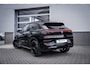 Volkswagen T-Roc 1.5 eTsi R-Line First Edition | Elektrisch glazen panorama-dak | Lichtmetalen velgen 20" | Matrix LED koplampen
