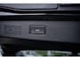 Volkswagen T-Roc 1.5 eTsi R-Line First Edition | Elektrisch glazen panorama-dak | Lichtmetalen velgen 20" | Matrix LED koplampen