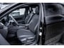 Volkswagen T-Roc 1.5 eTsi R-Line First Edition | Elektrisch glazen panorama-dak | Lichtmetalen velgen 20" | Matrix LED koplampen