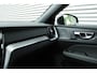 Volvo V60 2.0 T6 Plug-in hybrid AWD Plus Dark | Nappa leder / Open Grid Textiel Bekleding Met Contourstoelen | 19' 5-Triplespaaks Glossy Black Diamond Cut | Harman/Kardon audio installatie|  Verwarmbare Voor + Achterstoelen | Stuurwielverwarming | Panoramadak | Head-up Display | Visual Park Assist |