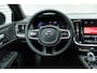Volvo V60 2.0 T6 Plug-in hybrid AWD Plus Dark | Nappa leder / Open Grid Textiel Bekleding Met Contourstoelen | 19' 5-Triplespaaks Glossy Black Diamond Cut | Harman/Kardon audio installatie|  Verwarmbare Voor + Achterstoelen | Stuurwielverwarming | Panoramadak | Head-up Display | Visual Park Assist |