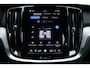 Volvo V60 2.0 T6 Plug-in hybrid AWD Plus Dark | Nappa leder / Open Grid Textiel Bekleding Met Contourstoelen | 19' 5-Triplespaaks Glossy Black Diamond Cut | Harman/Kardon audio installatie|  Verwarmbare Voor + Achterstoelen | Stuurwielverwarming | Panoramadak | Head-up Display | Visual Park Assist |