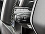 Peugeot 5008 SUV Allure 130pk Automaat | 7 Zitplaatsen | Navigatie | Achteruitrijcamera | Handsfree Achterklep | Climate Control | Parkeersensoren v+a | Cruise Control | Keyless | Armsteun | Draadloze telefoonlader | Apple Carplay / Android Auto | Bluetooth | DAB+ radio | Donker getint glas | 19" lichtmetalen velgen |