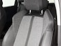 Peugeot 5008 SUV Allure 130pk Automaat | 7 Zitplaatsen | Navigatie | Achteruitrijcamera | Handsfree Achterklep | Climate Control | Parkeersensoren v+a | Cruise Control | Keyless | Armsteun | Draadloze telefoonlader | Apple Carplay / Android Auto | Bluetooth | DAB+ radio | Donker getint glas | 19" lichtmetalen velgen |