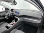 Peugeot 5008 SUV Allure 130pk Automaat | 7 Zitplaatsen | Navigatie | Achteruitrijcamera | Handsfree Achterklep | Climate Control | Parkeersensoren v+a | Cruise Control | Keyless | Armsteun | Draadloze telefoonlader | Apple Carplay / Android Auto | Bluetooth | DAB+ radio | Donker getint glas | 19" lichtmetalen velgen |