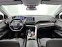 Peugeot 5008 SUV Allure 130pk Automaat | 7 Zitplaatsen | Navigatie | Achteruitrijcamera | Handsfree Achterklep | Climate Control | Parkeersensoren v+a | Cruise Control | Keyless | Armsteun | Draadloze telefoonlader | Apple Carplay / Android Auto | Bluetooth | DAB+ radio | Donker getint glas | 19" lichtmetalen velgen |