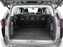 Peugeot 5008 SUV Allure 130pk Automaat | 7 Zitplaatsen | Navigatie | Achteruitrijcamera | Handsfree Achterklep | Climate Control | Parkeersensoren v+a | Cruise Control | Keyless | Armsteun | Draadloze telefoonlader | Apple Carplay / Android Auto | Bluetooth | DAB+ radio | Donker getint glas | 19" lichtmetalen velgen |
