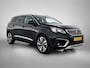 Peugeot 5008 SUV Allure 130pk Automaat | 7 Zitplaatsen | Navigatie | Achteruitrijcamera | Handsfree Achterklep | Climate Control | Parkeersensoren v+a | Cruise Control | Keyless | Armsteun | Draadloze telefoonlader | Apple Carplay / Android Auto | Bluetooth | DAB+ radio | Donker getint glas | 19" lichtmetalen velgen |
