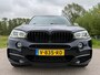 BMW X5 M50D Automaat / Grijs Kenteken / Leder / Panoramadak / 21" Velgen / Camera / Trekhaak / Navi / Clima / PDC / Cruise / LED /