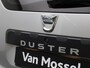 Dacia Duster 1.2 TCe 4x2 Blackshadow | Trekhaak | Lederen Bekleding | PDC Achter | Full-Map Navigatie | Privacy Glass | Cruise Control & Snelheidsbegrenzer | Airconditioning | 16" LMV | Orig. NL