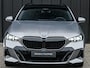 BMW 5-Serie Touring 530e xDrive | M-Sport Pro | Panoramadak | Harman Kardon audio | M-Sport Suspension | Adaptive Led | Driving Assistant Plus | Ambient Light | Iconic glow grille | M-Sport Brake Red | Shadowline Lights