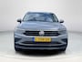 Volkswagen Tiguan 1.5 TSI Elegance Automaat | GEEN AFLEVERKOSTEN | Apple Carplay & Android Auto | Elektrisch wegklapbare trekhaak | Adaptieve Cruise Control | Climate control | Navigatie | Stoel & Stuurwielverwarming | Elektrische kofferbak |