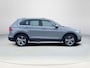 Volkswagen Tiguan 1.5 TSI Elegance Automaat | GEEN AFLEVERKOSTEN | Apple Carplay & Android Auto | Elektrisch wegklapbare trekhaak | Adaptieve Cruise Control | Climate control | Navigatie | Stoel & Stuurwielverwarming | Elektrische kofferbak |