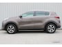 Kia Sportage 1.6 GDI DynamicLine | Incl. 12 maanden Garantie | Achteruitrijcamera | Cruise control | Lane assist | Apple CarPlay/Android auto | Parkeercamera | Navigatie | Parkeersensoren | Climate Control |
