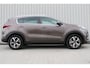 Kia Sportage 1.6 GDI DynamicLine | Incl. 12 maanden Garantie | Achteruitrijcamera | Cruise control | Lane assist | Apple CarPlay/Android auto | Parkeercamera | Navigatie | Parkeersensoren | Climate Control |