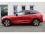 Volvo XC60 T6 Plug-in hybrid AWD Plus Dark | Trekhaak | Verwarmbare voorstoelen+stuurwiel+achterbank | Premium audio by Harman Kardon | Rondom zichtcamera