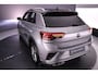 Volkswagen T-Roc R-Line 1.5 TSI 150pk DSG Automaat Trekhaak, Adaptive cruise control, Achteruitrijcamera, LED koplampen, Navigatie, App connect, Stoelverwarming
