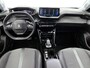 Peugeot e-2008 SUV EV Allure Pack 50 kWh 136pk | Accu SOH 92,6% | Navigatie | Achteruitrijcamera | 3D Cockpit | Stoelverwarming | Climate Control | Adaptieve Cruise Control | Parkeersensoren | Keyless start | Bluetooth | Apple CarPlay / Android Auto | DAB+ radio | Elektrisch inklapbare spiegels | Donker getint glas | 17" lichtmetalen velgen |