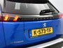 Peugeot e-2008 SUV EV Allure Pack 50 kWh 136pk | Accu SOH 92,6% | Navigatie | Achteruitrijcamera | 3D Cockpit | Stoelverwarming | Climate Control | Adaptieve Cruise Control | Parkeersensoren | Keyless start | Bluetooth | Apple CarPlay / Android Auto | DAB+ radio | Elektrisch inklapbare spiegels | Donker getint glas | 17" lichtmetalen velgen |