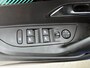 Peugeot e-2008 SUV EV Allure Pack 50 kWh 136pk | Accu SOH 92,6% | Navigatie | Achteruitrijcamera | 3D Cockpit | Stoelverwarming | Climate Control | Adaptieve Cruise Control | Parkeersensoren | Keyless start | Bluetooth | Apple CarPlay / Android Auto | DAB+ radio | Elektrisch inklapbare spiegels | Donker getint glas | 17" lichtmetalen velgen |