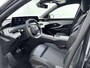 Peugeot 5008 SUV Allure Hybrid 145pk Automaat | 7 Zitplaatsen | Navigatie | 360° Camera | Adaptieve Cruise Control | Climate Control | Parkeersensoren v+a | Stoel- en stuurverwarming | Armsteun | Led koplampen | Keyless | Draadloze Apple Carplay / Android Auto | Automatisch dimlicht | Regensensor | Donker getint glas | 19" Lichtmetalen velgen |