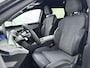 Peugeot 5008 SUV Allure Hybrid 145pk Automaat | 7 Zitplaatsen | Navigatie | 360° Camera | Adaptieve Cruise Control | Climate Control | Parkeersensoren v+a | Stoel- en stuurverwarming | Armsteun | Led koplampen | Keyless | Draadloze Apple Carplay / Android Auto | Automatisch dimlicht | Regensensor | Donker getint glas | 19" Lichtmetalen velgen |
