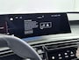 Peugeot 5008 SUV Allure Hybrid 145pk Automaat | 7 Zitplaatsen | Navigatie | 360° Camera | Adaptieve Cruise Control | Climate Control | Parkeersensoren v+a | Stoel- en stuurverwarming | Armsteun | Led koplampen | Keyless | Draadloze Apple Carplay / Android Auto | Automatisch dimlicht | Regensensor | Donker getint glas | 19" Lichtmetalen velgen |