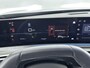 Peugeot 5008 SUV Allure Hybrid 145pk Automaat | 7 Zitplaatsen | Navigatie | 360° Camera | Adaptieve Cruise Control | Climate Control | Parkeersensoren v+a | Stoel- en stuurverwarming | Armsteun | Led koplampen | Keyless | Draadloze Apple Carplay / Android Auto | Automatisch dimlicht | Regensensor | Donker getint glas | 19" Lichtmetalen velgen |