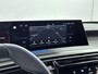 Peugeot 5008 SUV Allure Hybrid 145pk Automaat | 7 Zitplaatsen | Navigatie | 360° Camera | Adaptieve Cruise Control | Climate Control | Parkeersensoren v+a | Stoel- en stuurverwarming | Armsteun | Led koplampen | Keyless | Draadloze Apple Carplay / Android Auto | Automatisch dimlicht | Regensensor | Donker getint glas | 19" Lichtmetalen velgen |
