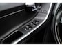 Volvo XC60 2.0 T5 FWD R-Design | Bi-Xenon Adaptief | Lederen Bekleding | Elektrische Achterklep | Stoelverwarming | Navigatie | Dealeronderhouden
