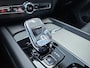 Volvo XC60 2.0 T8 Plug-in hybrid AWD Ultra Black Edition | Luchtvering | Trekhaak | 360 camera | Sportstoelen |