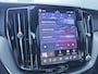 Volvo XC60 2.0 T8 Plug-in hybrid AWD Ultra Black Edition | Luchtvering | Trekhaak | 360 camera | Sportstoelen |
