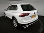 Volkswagen Tiguan 1.4 TSI eHybrid Elegance | Panoramadak | Stoelverwarming | Camera | elektrisch bedienbare achterklep |
