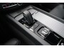 Volvo XC60 T6 Plug-in hybrid AWD Ultimate Dark Long Range | Trekhaak | Luchtvering | Stoelventilatie & massage | Stoelverwarming | Schuif/kanteldak | Head-Up Display | Lederen interieur | Adaptieve cruise control |