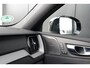 Volvo XC60 T6 Plug-in hybrid AWD Ultimate Dark Long Range | Trekhaak | Luchtvering | Stoelventilatie & massage | Stoelverwarming | Schuif/kanteldak | Head-Up Display | Lederen interieur | Adaptieve cruise control |