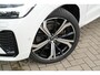 Volvo XC60 T6 Plug-in hybrid AWD Ultimate Dark Long Range | Trekhaak | Luchtvering | Stoelventilatie & massage | Stoelverwarming | Schuif/kanteldak | Head-Up Display | Lederen interieur | Adaptieve cruise control |