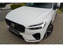 Volvo XC60 T6 Plug-in hybrid AWD Ultimate Dark Long Range | Trekhaak | Luchtvering | Stoelventilatie & massage | Stoelverwarming | Schuif/kanteldak | Head-Up Display | Lederen interieur | Adaptieve cruise control |