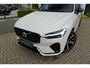 Volvo XC60 T6 Plug-in hybrid AWD Ultimate Dark Long Range | Trekhaak | Luchtvering | Stoelventilatie & massage | Stoelverwarming | Schuif/kanteldak | Head-Up Display | Lederen interieur | Adaptieve cruise control |