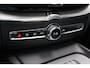 Volvo XC60 T6 Plug-in hybrid AWD Ultimate Dark Long Range | Trekhaak | Luchtvering | Stoelventilatie & massage | Stoelverwarming | Schuif/kanteldak | Head-Up Display | Lederen interieur | Adaptieve cruise control |