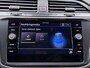 Volkswagen Tiguan 1.4 TSI eHybrid Elegance Automaat - LED - Trekhaak - Navigatie - Stoelverwarming - Achterklep elektrisch - Camera