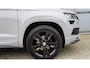 Skoda Karoq 1.5 TSI 150pk DSG Sportline Business *Black Optik* LED Trekhaak Stoel & Stuurwiel V.W. Virtual Sfeerverlichting *Complete Skoda*