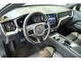 Volvo XC60 B5 Plus Dark | Semi Electrische Bedienbare Trekhaak | 1ste Eigenaar | Harman Kardon Premium Audio | Panoramadak | 20'' Lichtmetalen velgen | Elektrisch glazen schuifdak | Parkeercamera | Parkeersensoren voor + achter | Nappa Lederen bekleding |