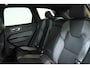 Volvo XC60 B5 Plus Dark | Semi Electrische Bedienbare Trekhaak | 1ste Eigenaar | Harman Kardon Premium Audio | Panoramadak | 20'' Lichtmetalen velgen | Elektrisch glazen schuifdak | Parkeercamera | Parkeersensoren voor + achter | Nappa Lederen bekleding |