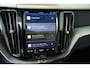 Volvo XC60 B5 Plus Dark | Semi Electrische Bedienbare Trekhaak | 1ste Eigenaar | Harman Kardon Premium Audio | Panoramadak | 20'' Lichtmetalen velgen | Elektrisch glazen schuifdak | Parkeercamera | Parkeersensoren voor + achter | Nappa Lederen bekleding |