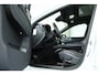 Volvo XC60 B5 Plus Dark | Semi Electrische Bedienbare Trekhaak | 1ste Eigenaar | Harman Kardon Premium Audio | Panoramadak | 20'' Lichtmetalen velgen | Elektrisch glazen schuifdak | Parkeercamera | Parkeersensoren voor + achter | Nappa Lederen bekleding |