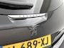 Peugeot 208 GT-Line 110pk | Navigatie | Panoramadak | Achteruitrijcamera | Climate Control | Cruise Control | Parkeersensoren v+a | Stoelverwarming | Half lederen sportstoelen | Armsteun | Bluetooth | Apple Carplay / Android Auto | DAB+ radio | Donker getint glas | 17" lichtmetalen velgen |